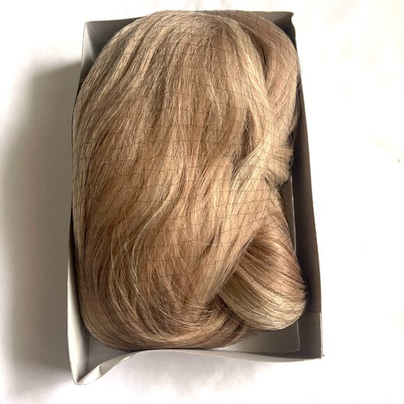 NWT Gorgeous 28" Highlight Blonde Long Wave Synthetic Wig - Picture 9 of 17